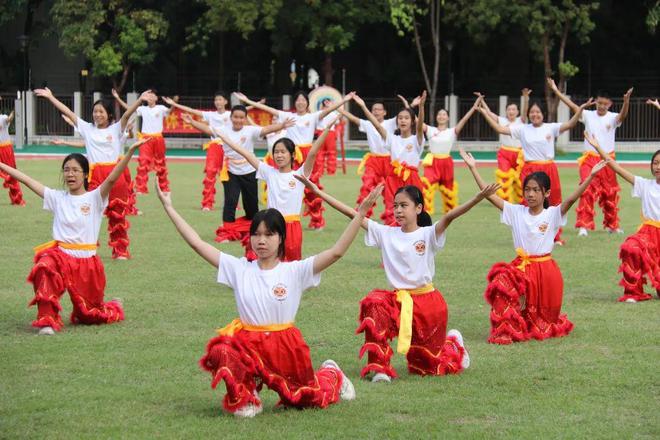 体操小学生_小学生体操表演_体操运动视频锻炼小学生