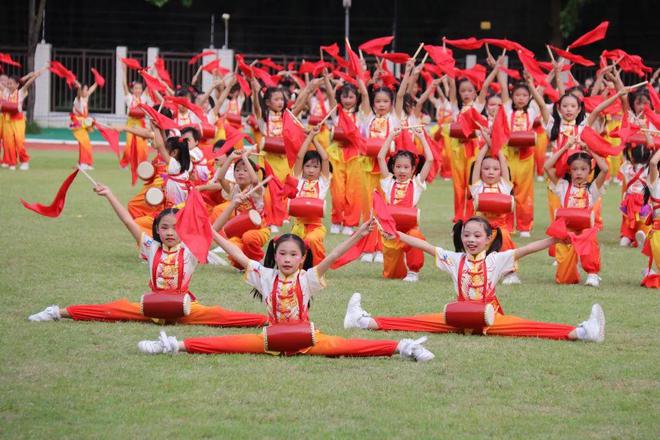 体操小学生_小学生体操表演_体操运动视频锻炼小学生