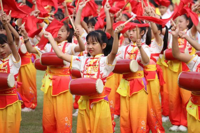 体操小学生_体操运动视频锻炼小学生_小学生体操表演