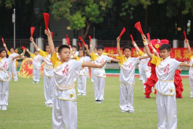 小学生体操表演_体操小学生_体操运动视频锻炼小学生